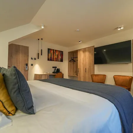 Le Charme De La Semois Hotell 3*